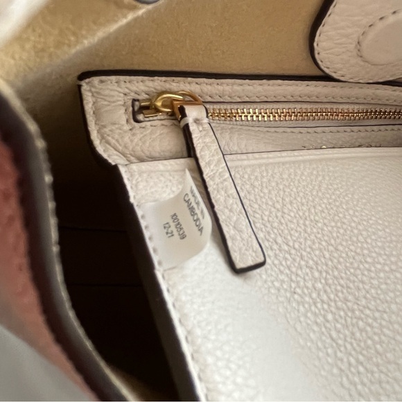 Tory Burch Cream Crossbody Bag with Gold Logo - Picture 11 of 13